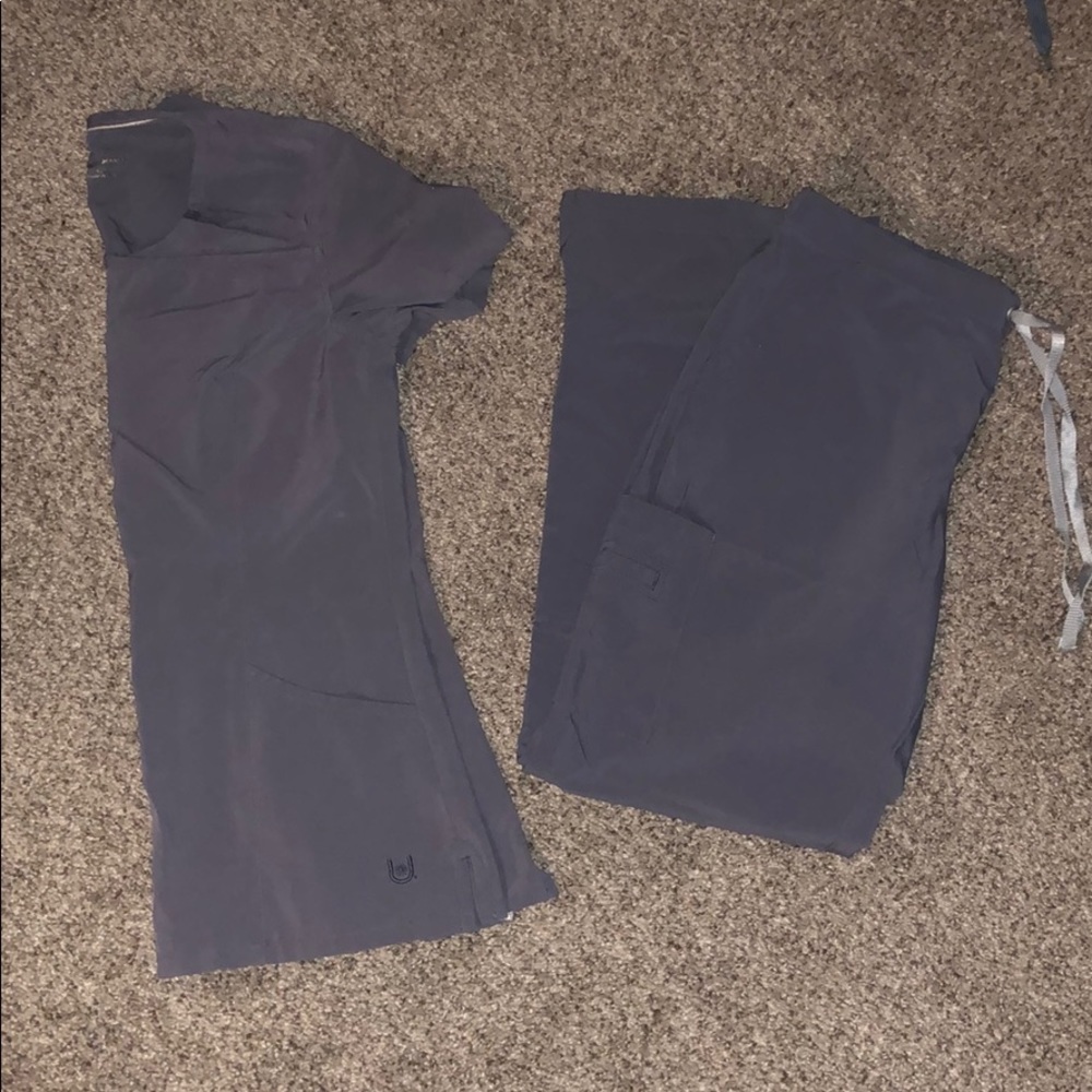 Gray Urbane Scrub Set